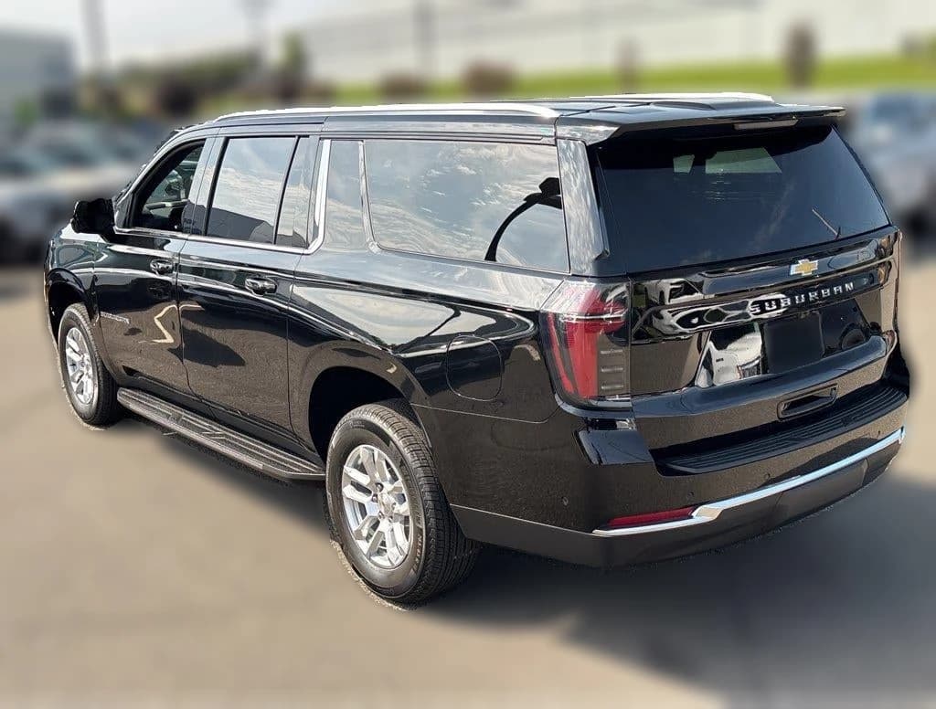 Chevrolet Suburban LS 4WD 4dr 2026 — side view