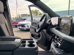 Chevrolet Suburban LS 4WD 4dr 2026 — side view
