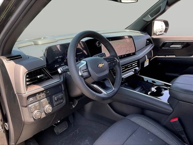 Chevrolet Suburban LS 4WD 4dr 2026 — side view