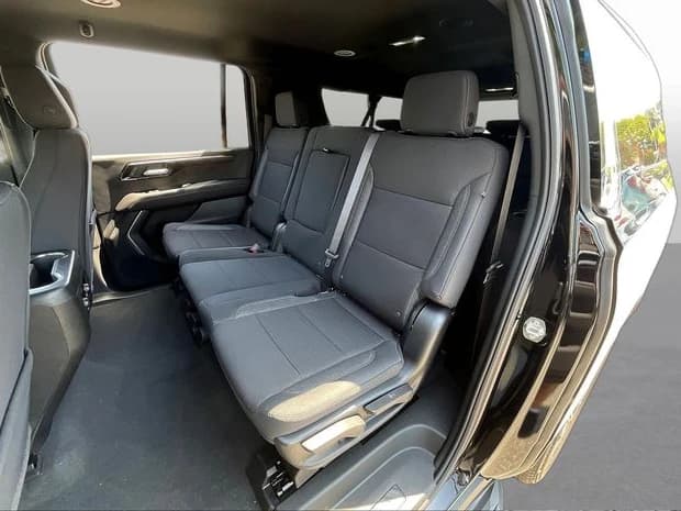 Chevrolet Suburban LS 4WD 4dr 2026 — side view