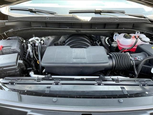Chevrolet Suburban LS 4WD 4dr 2026 — side view
