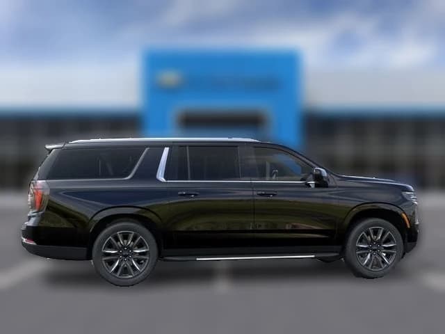Chevrolet Suburban LS 4WD 4dr 2026 — side view