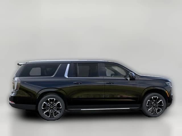 Chevrolet Suburban LT 4WD 4dr 2026 — side view