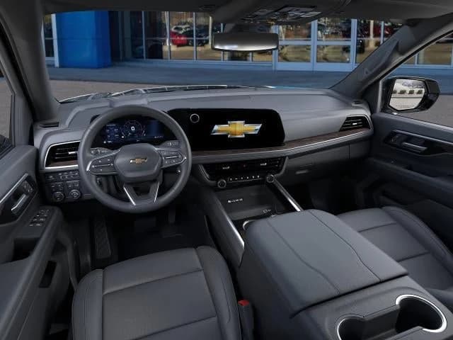 Chevrolet Suburban LT 4WD 4dr 2026 — side view