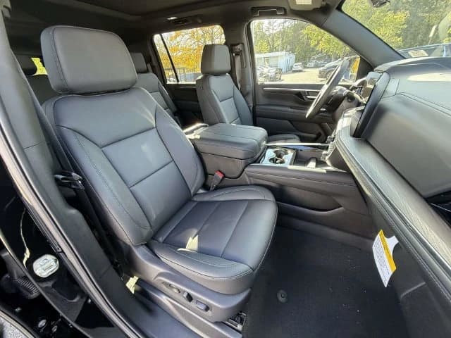 Chevrolet Suburban Z71 4WD 4dr 2027 — side view