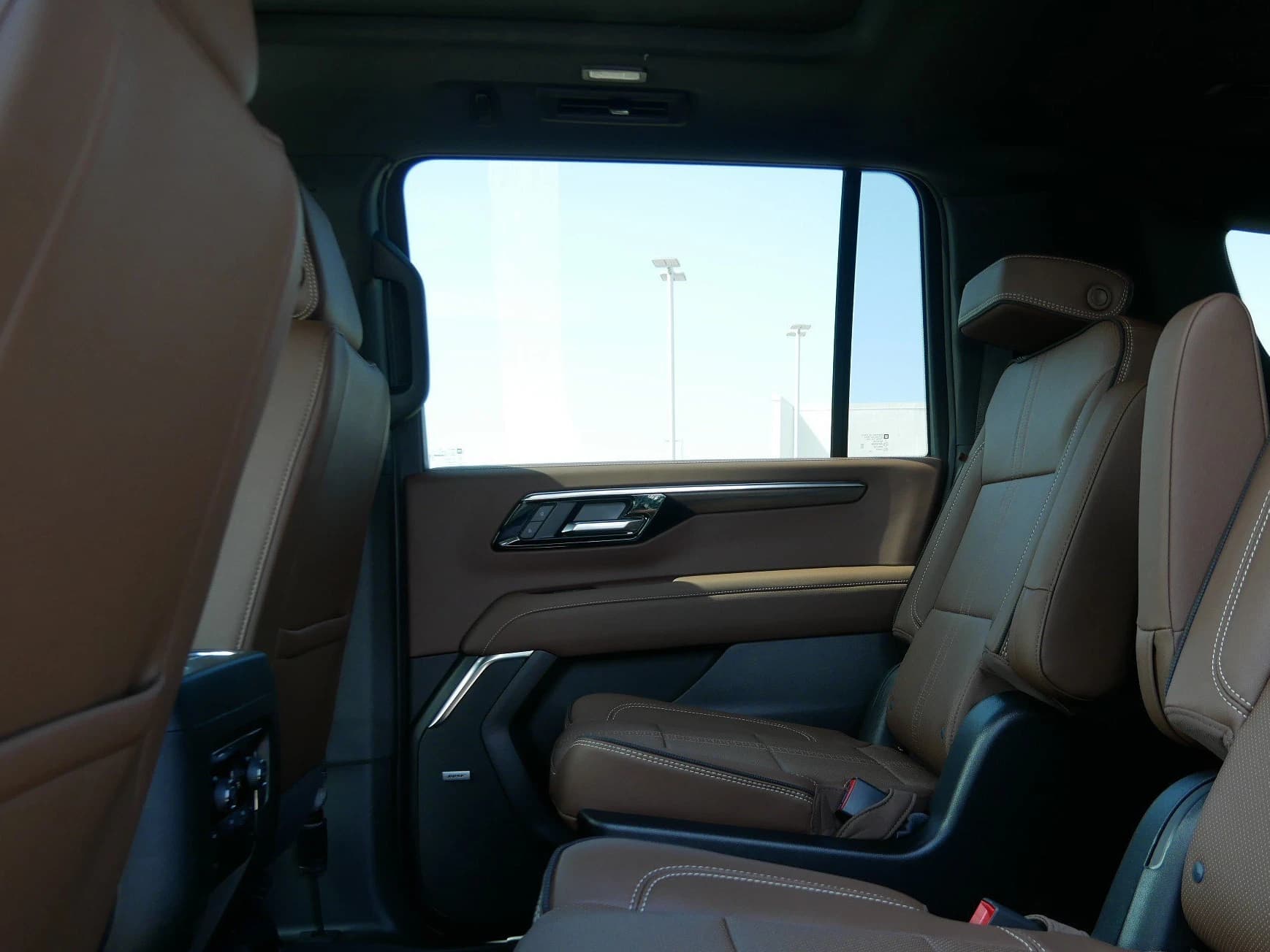 Chevrolet Suburban High Country 4WD 4dr 2026 — side view