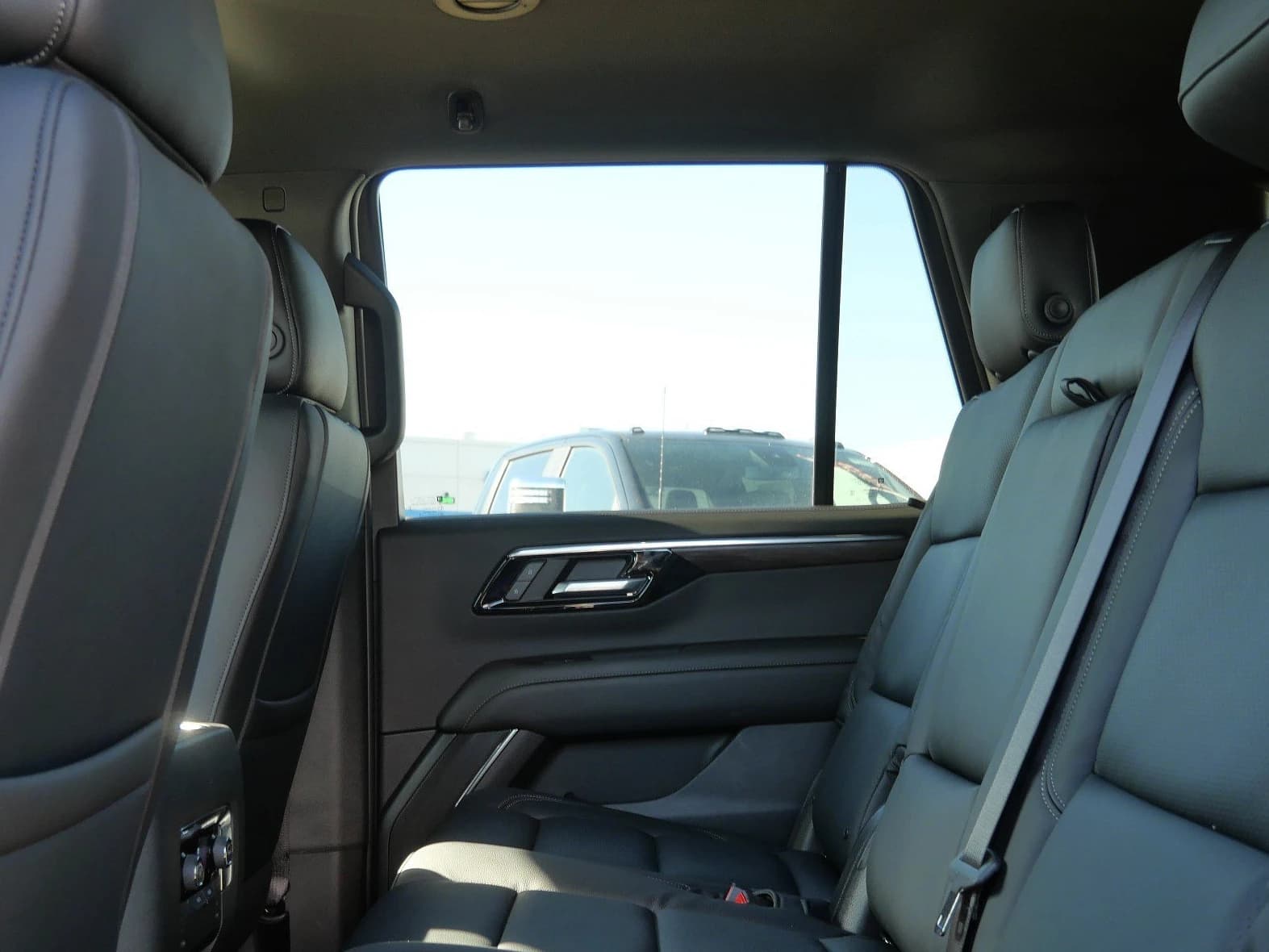 Chevrolet Tahoe LS 4WD 4dr 2026 — side view