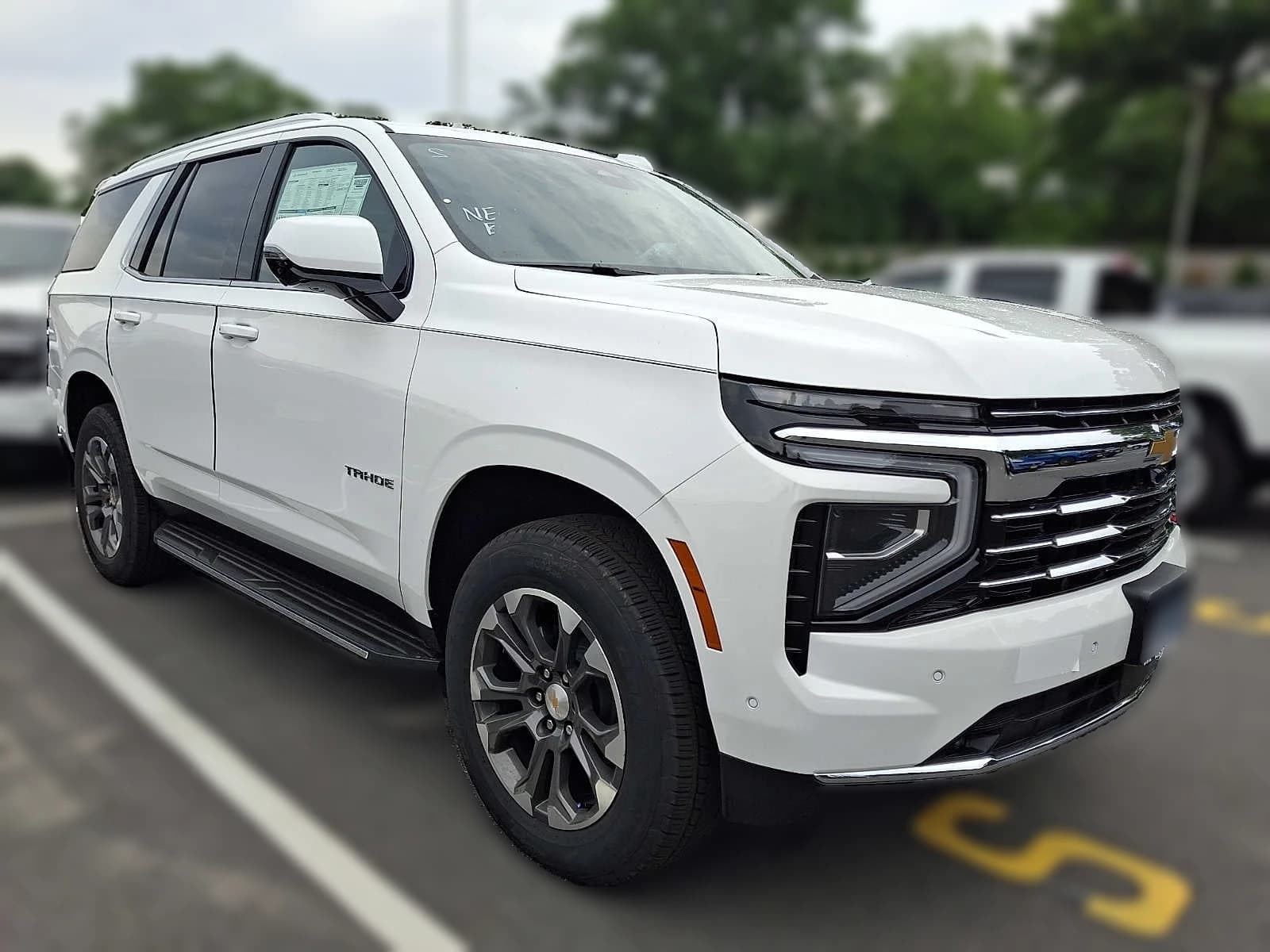 Chevrolet Tahoe LT 4WD 4dr 2026 — side view