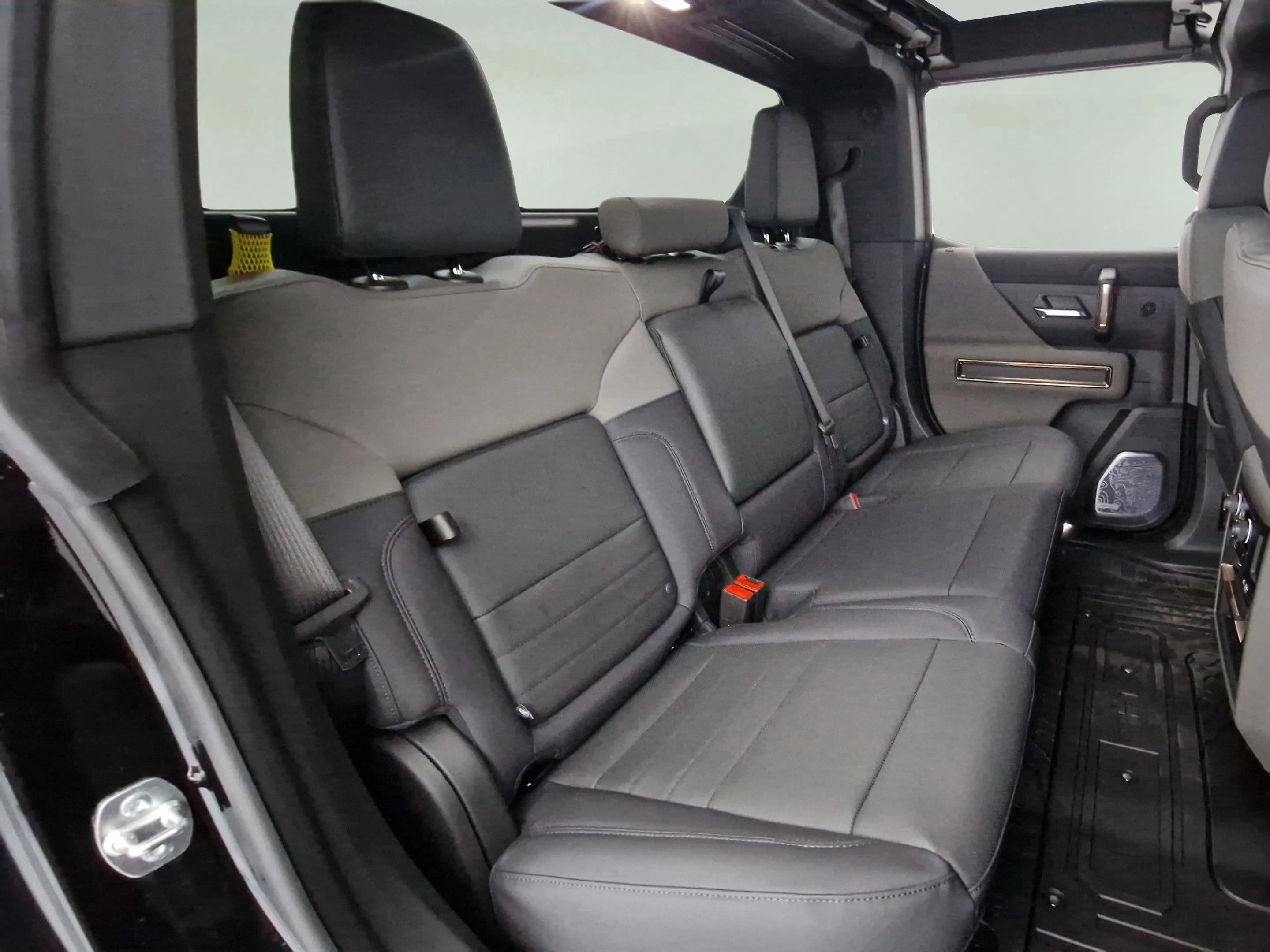 GMC HUMMER EV Pickup 3X e4WD Crew Cab 2025 — side view