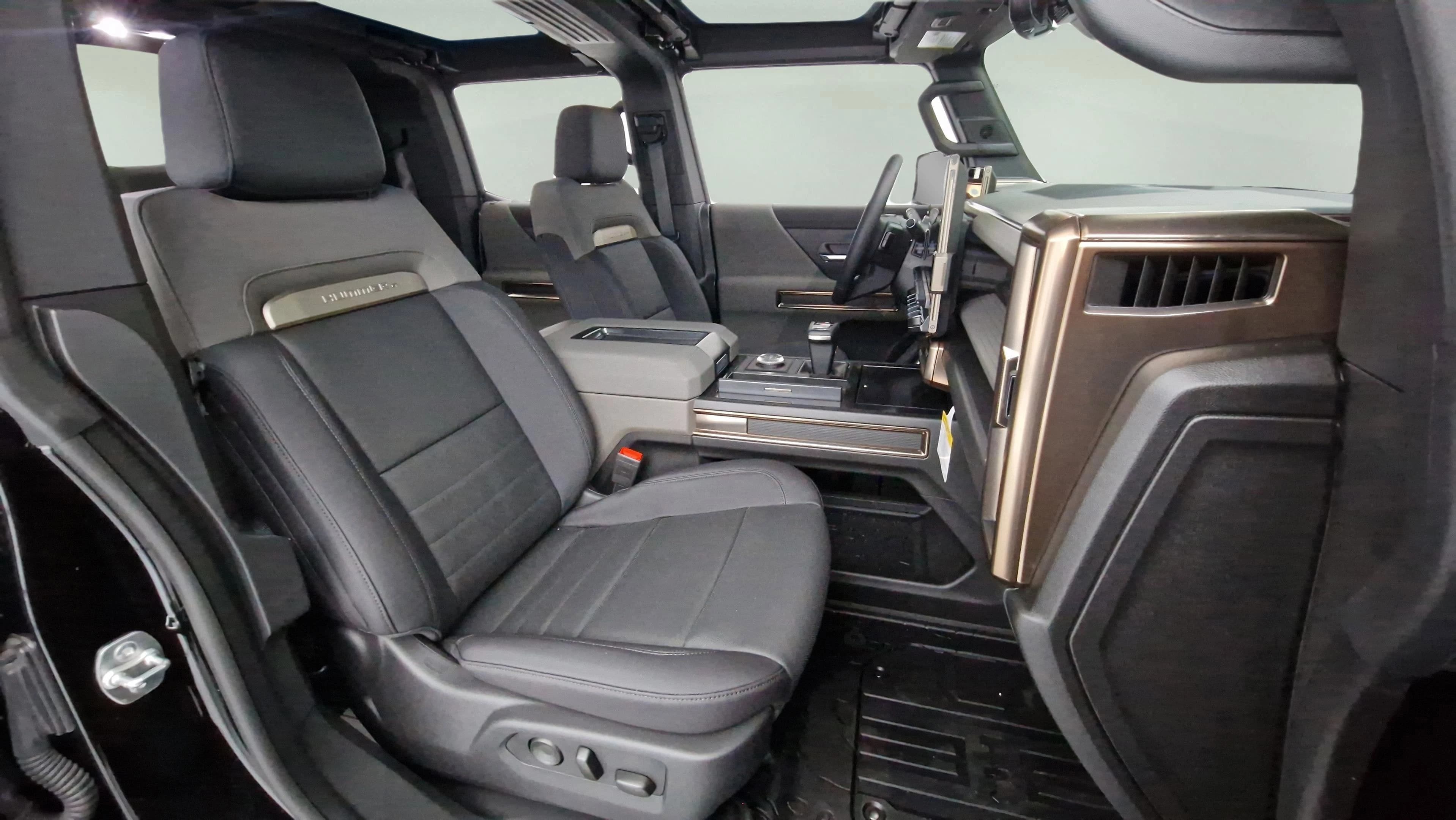 GMC HUMMER EV Pickup 3X e4WD Crew Cab 2025 — side view