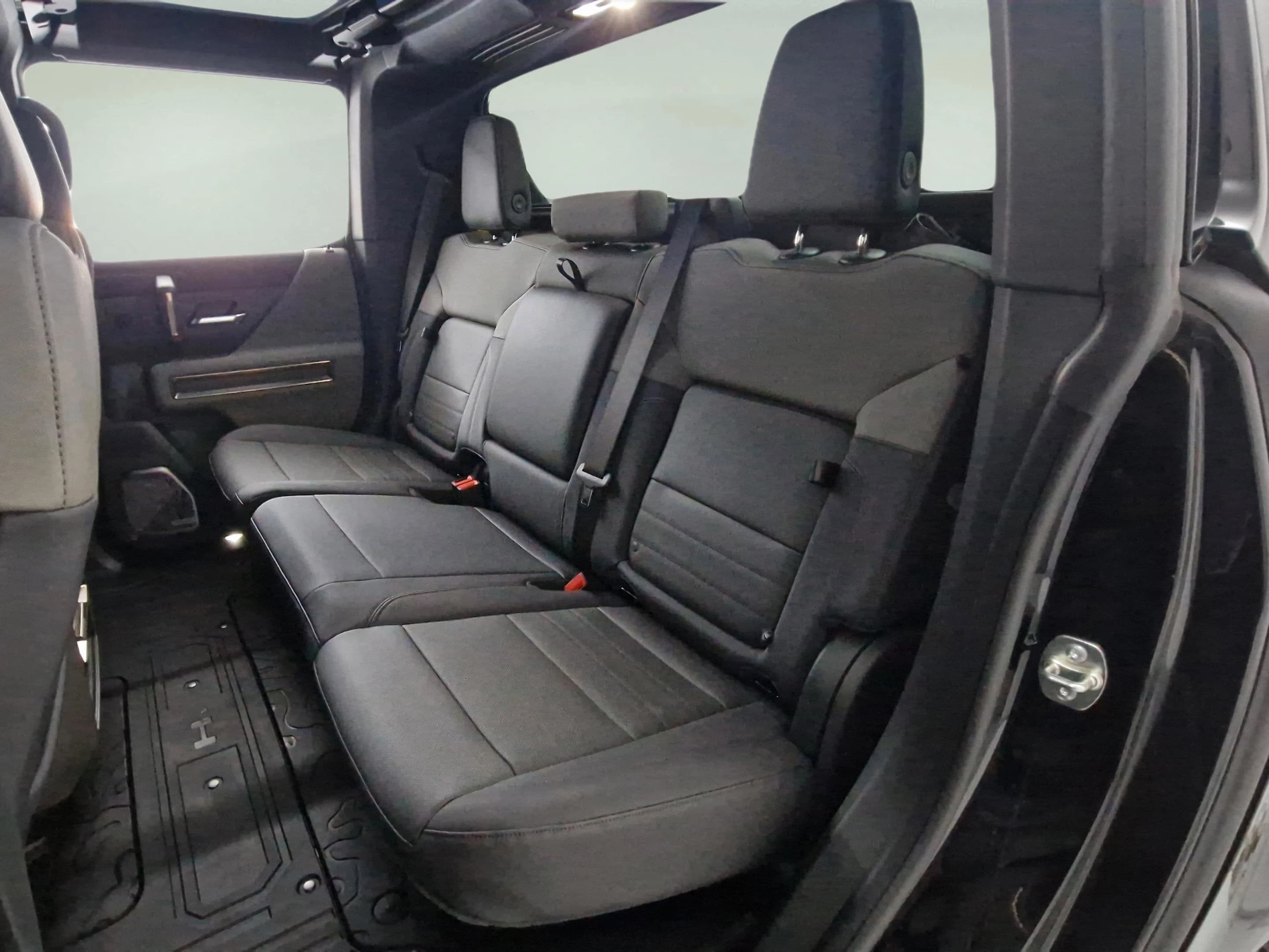 GMC HUMMER EV Pickup 3X e4WD Crew Cab 2025 — side view