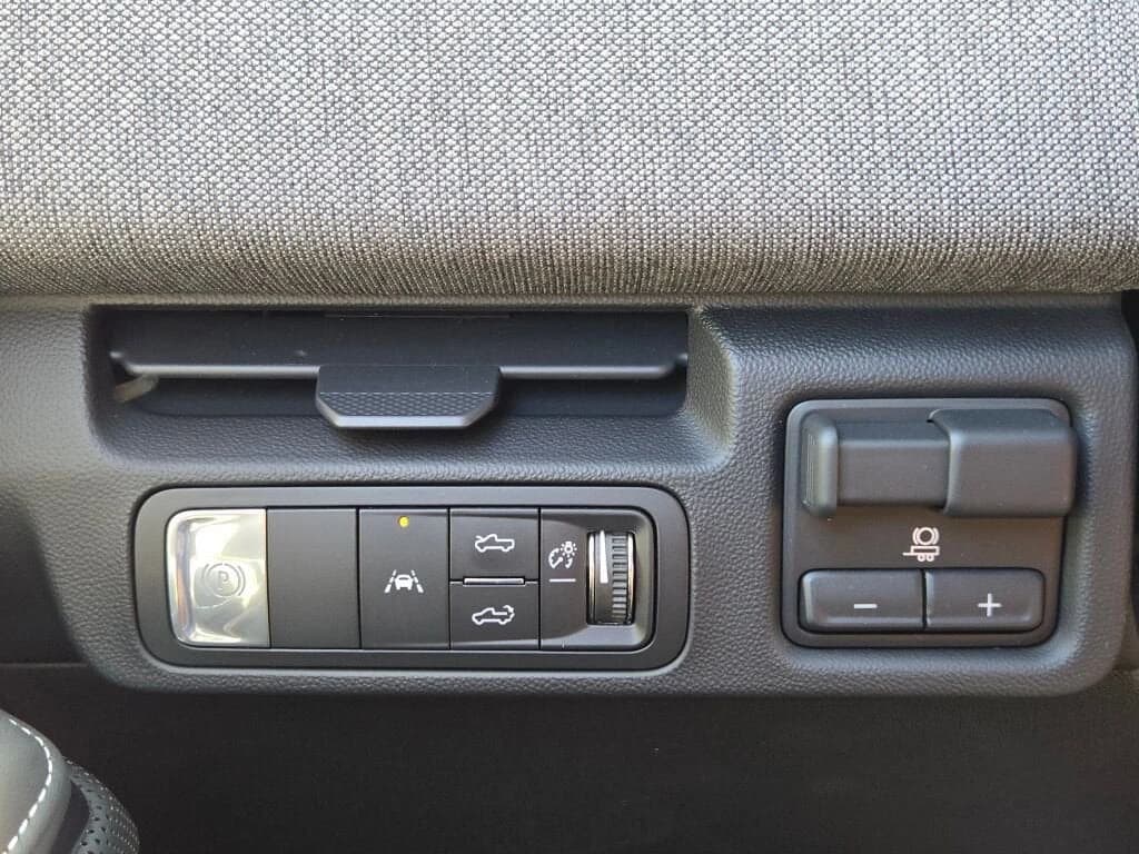GMC Sierra EV Standard Range Elevation e4WD Crew Cab 2026 — side view