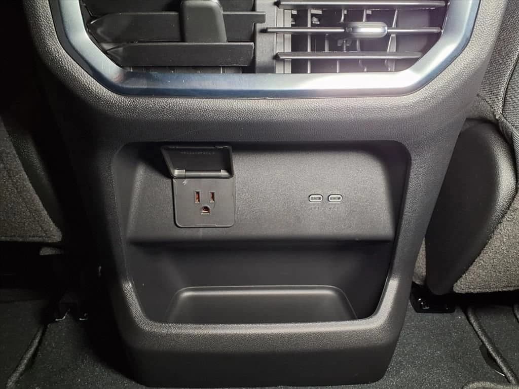 GMC Sierra EV Standard Range Elevation e4WD Crew Cab 2026 — side view