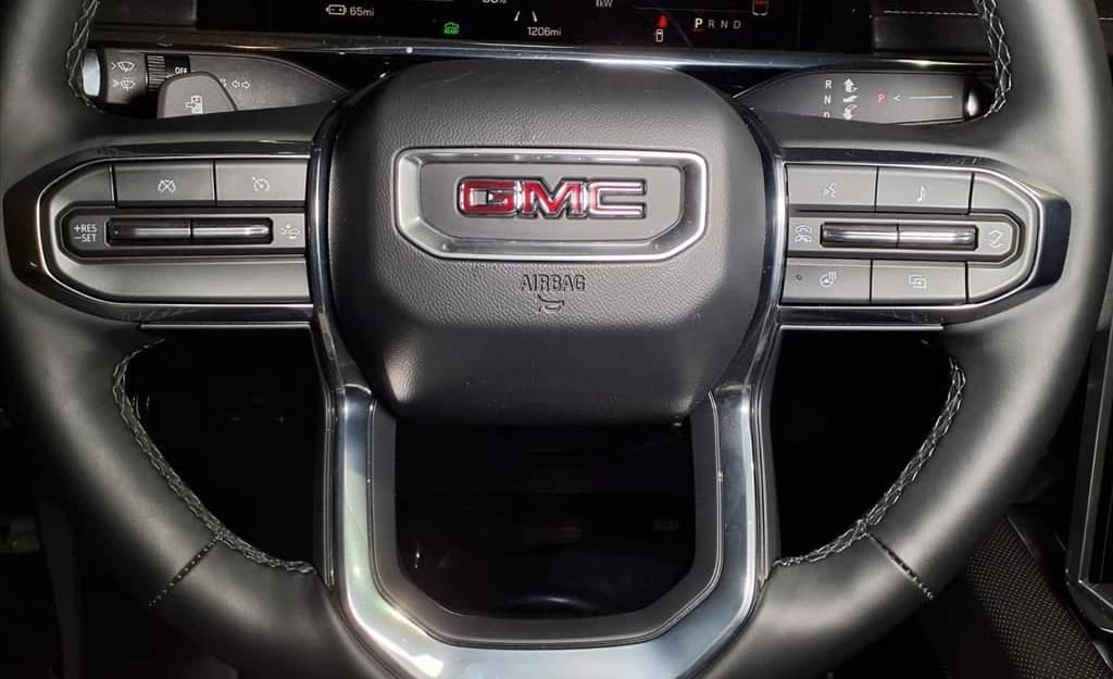 GMC Sierra EV Standard Range Elevation e4WD Crew Cab 2026 — side view