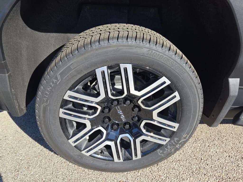 GMC Sierra EV Extended Range Elevation e4WD Crew Cab 2026 — side view