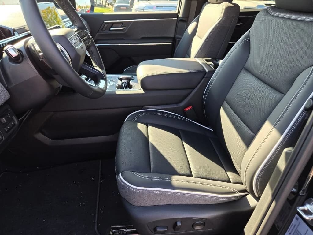 GMC Sierra EV Extended Range Elevation e4WD Crew Cab 2026 — side view