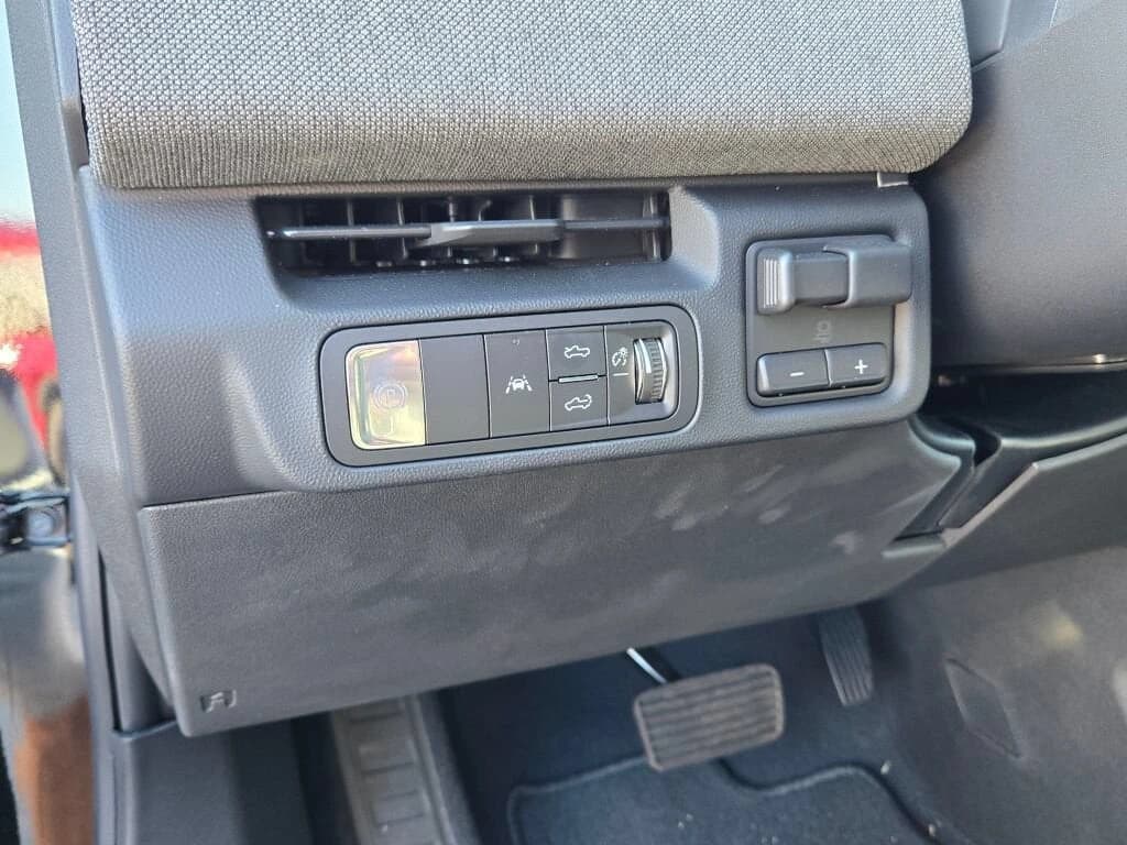GMC Sierra EV Extended Range Elevation e4WD Crew Cab 2026 — side view