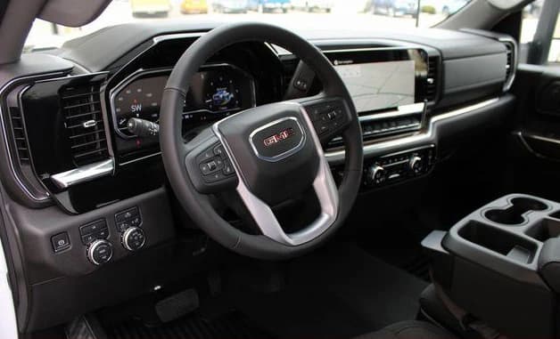GMC Sierra 2500HD SLE 4WD Reg Cab 142" 2025 — side view