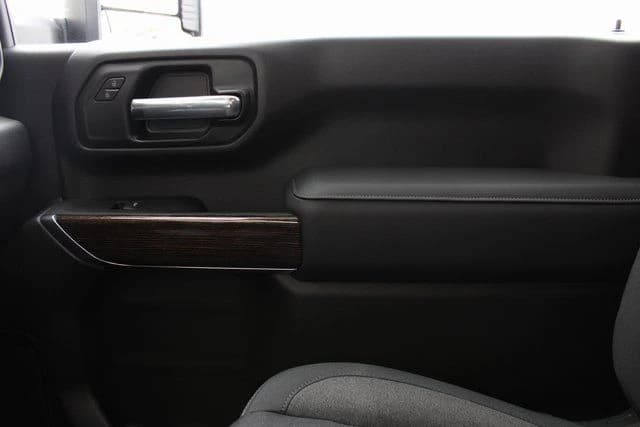 GMC Sierra 2500HD SLE 4WD Reg Cab 142" 2025 — side view