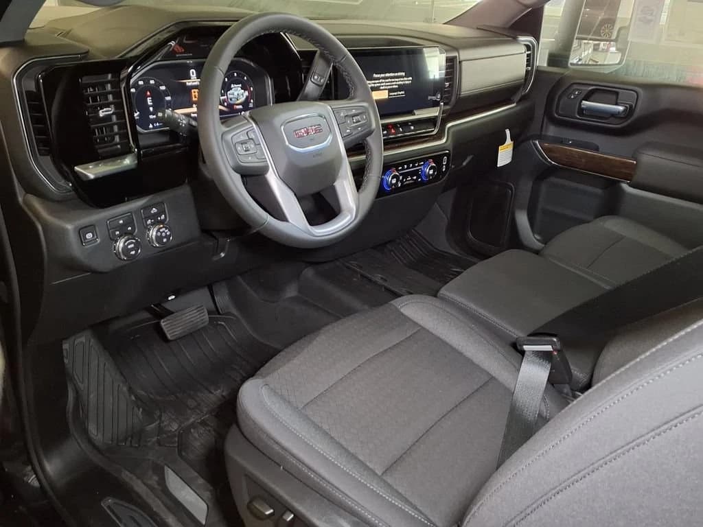 GMC Sierra 2500HD SLE 4WD Reg Cab 142" 2026 — side view