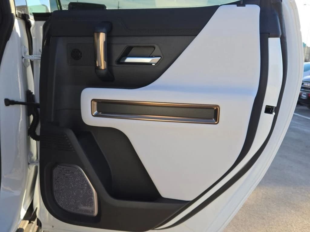 GMC HUMMER EV Pickup 3X e4WD Crew Cab 2025 — side view