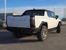 GMC HUMMER EV Pickup 3X e4WD Crew Cab 2025 — side view