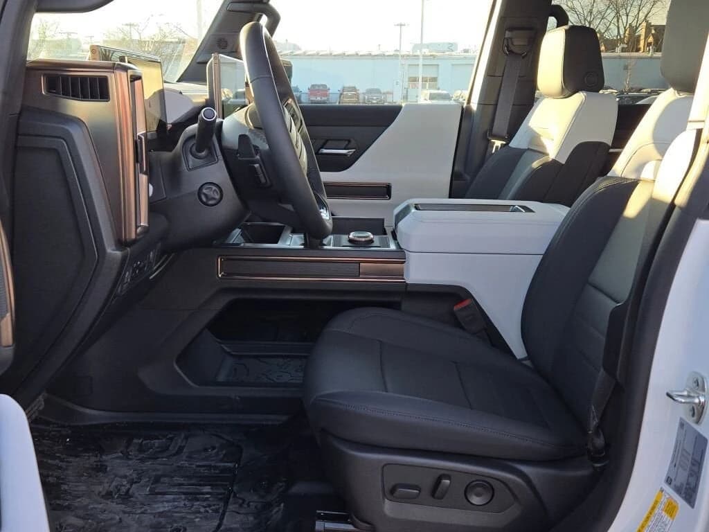 GMC HUMMER EV Pickup 3X e4WD Crew Cab 2025 — side view