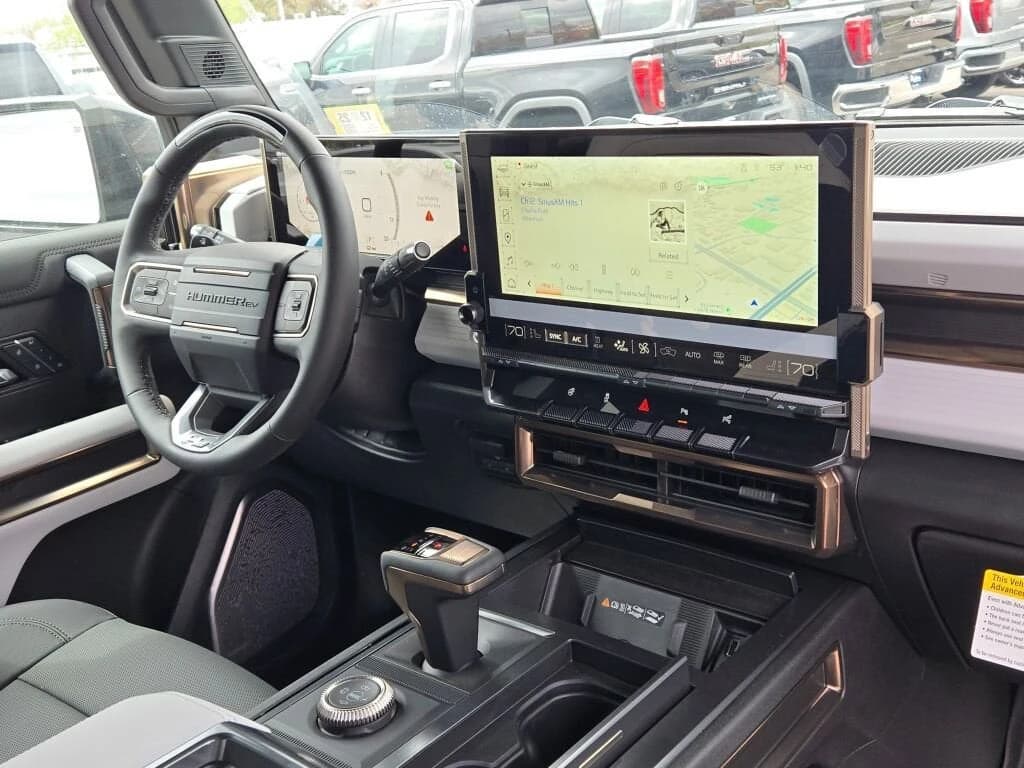 GMC HUMMER EV Pickup 3X e4WD Crew Cab 2025 — side view