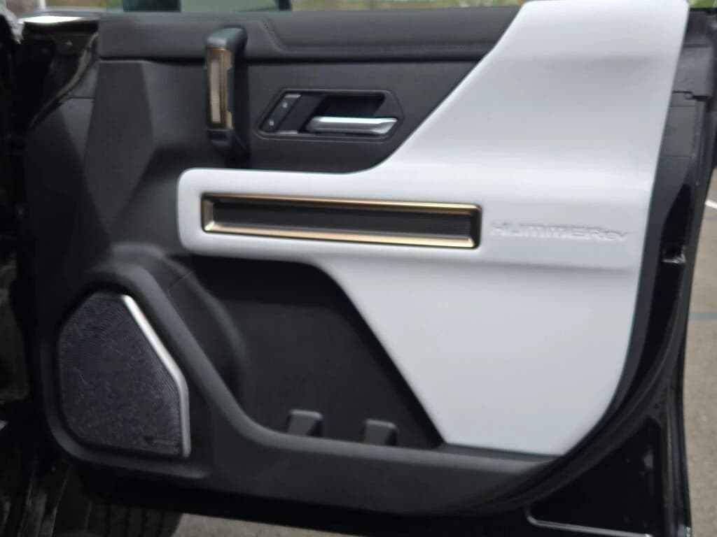 GMC HUMMER EV Pickup 3X e4WD Crew Cab 2025 — side view