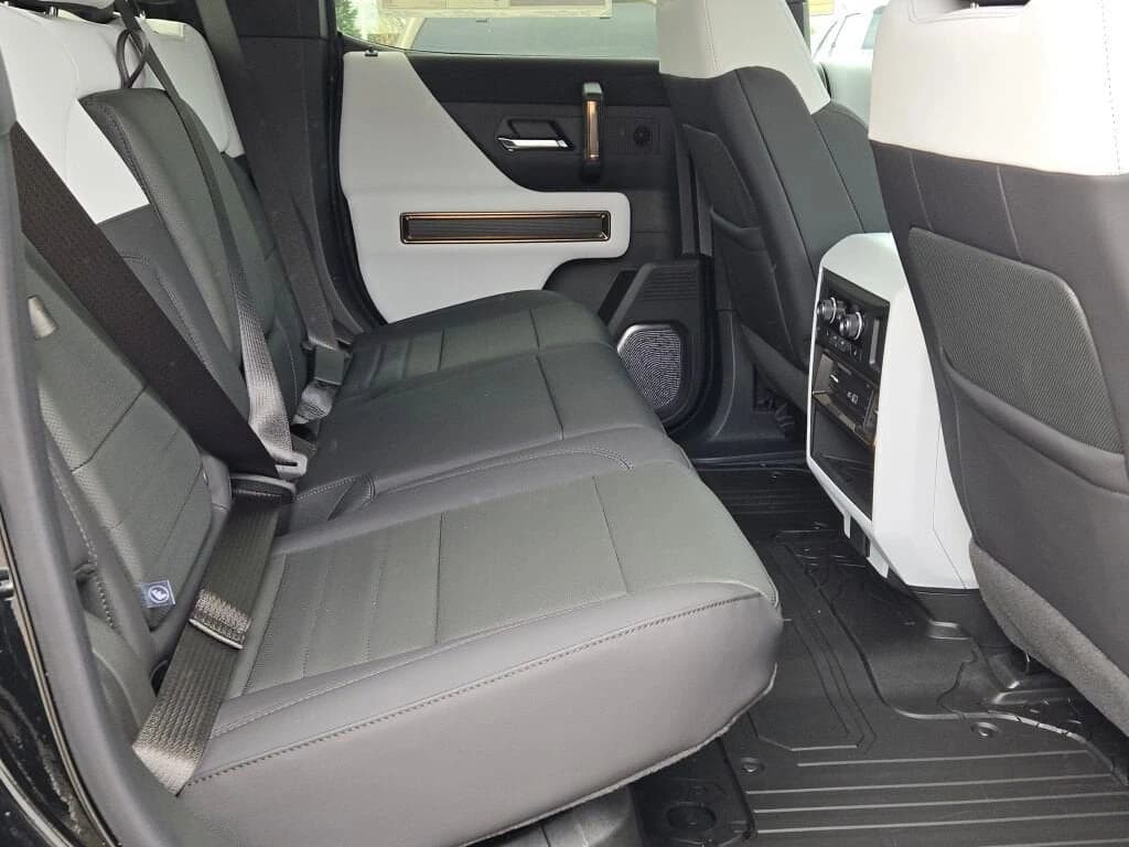 GMC HUMMER EV Pickup 3X e4WD Crew Cab 2025 — side view