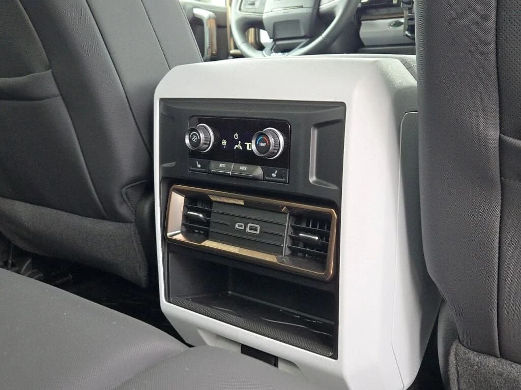 GMC HUMMER EV Pickup 3X e4WD Crew Cab 2025 — side view