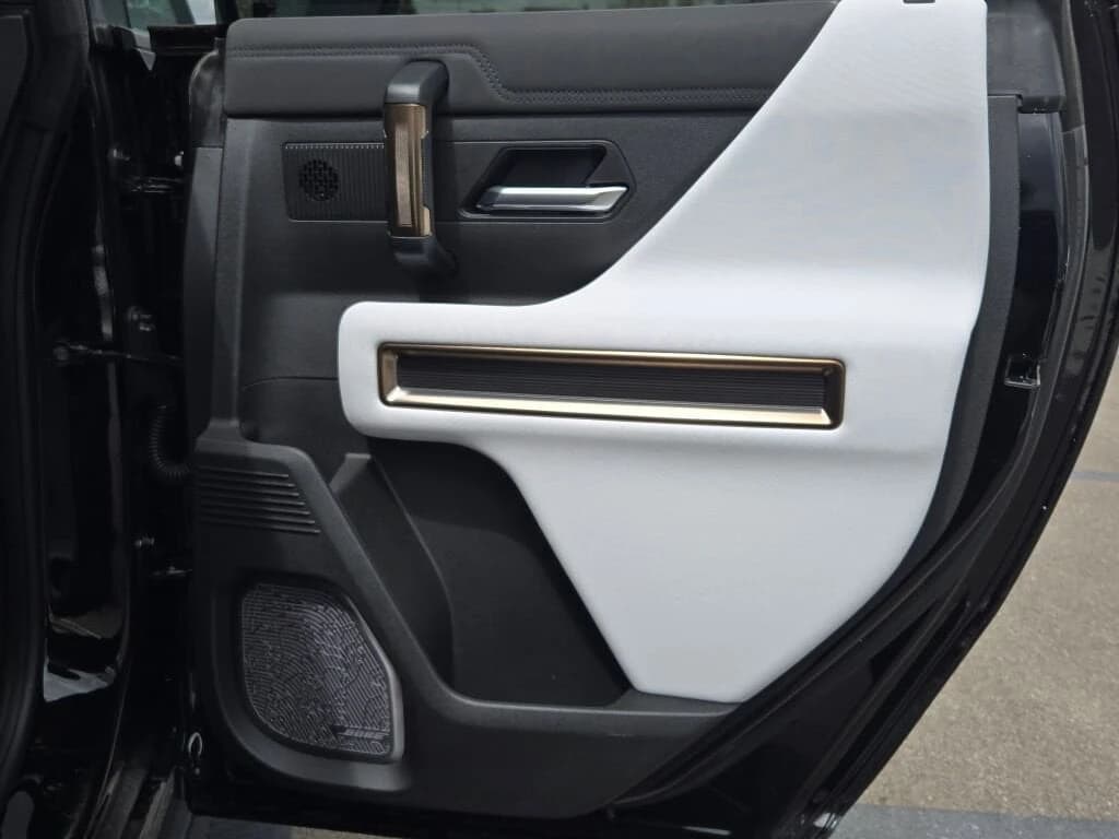 GMC HUMMER EV Pickup 3X e4WD Crew Cab 2025 — side view