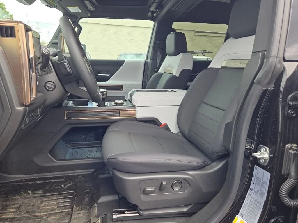 GMC HUMMER EV Pickup 3X e4WD Crew Cab 2025 — side view