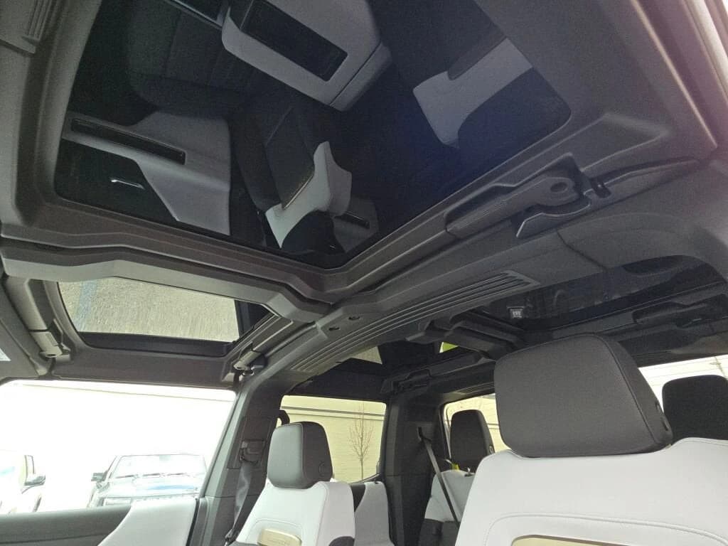 GMC HUMMER EV Pickup 3X e4WD Crew Cab 2025 — side view