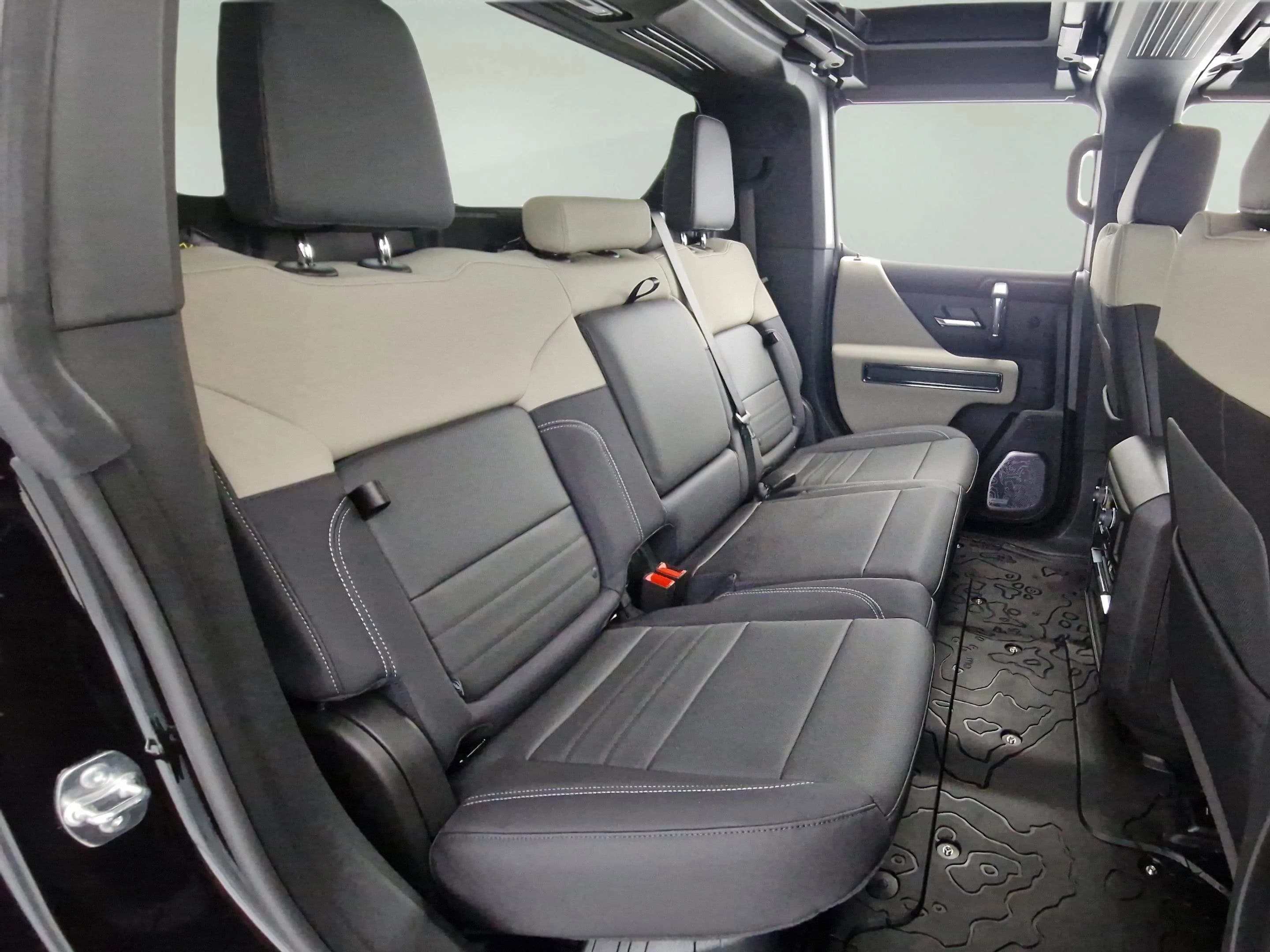 GMC HUMMER EV Pickup 2X e4WD Crew Cab 2026 — side view