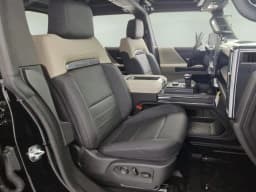 GMC HUMMER EV Pickup 2X e4WD Crew Cab 2026 — side view