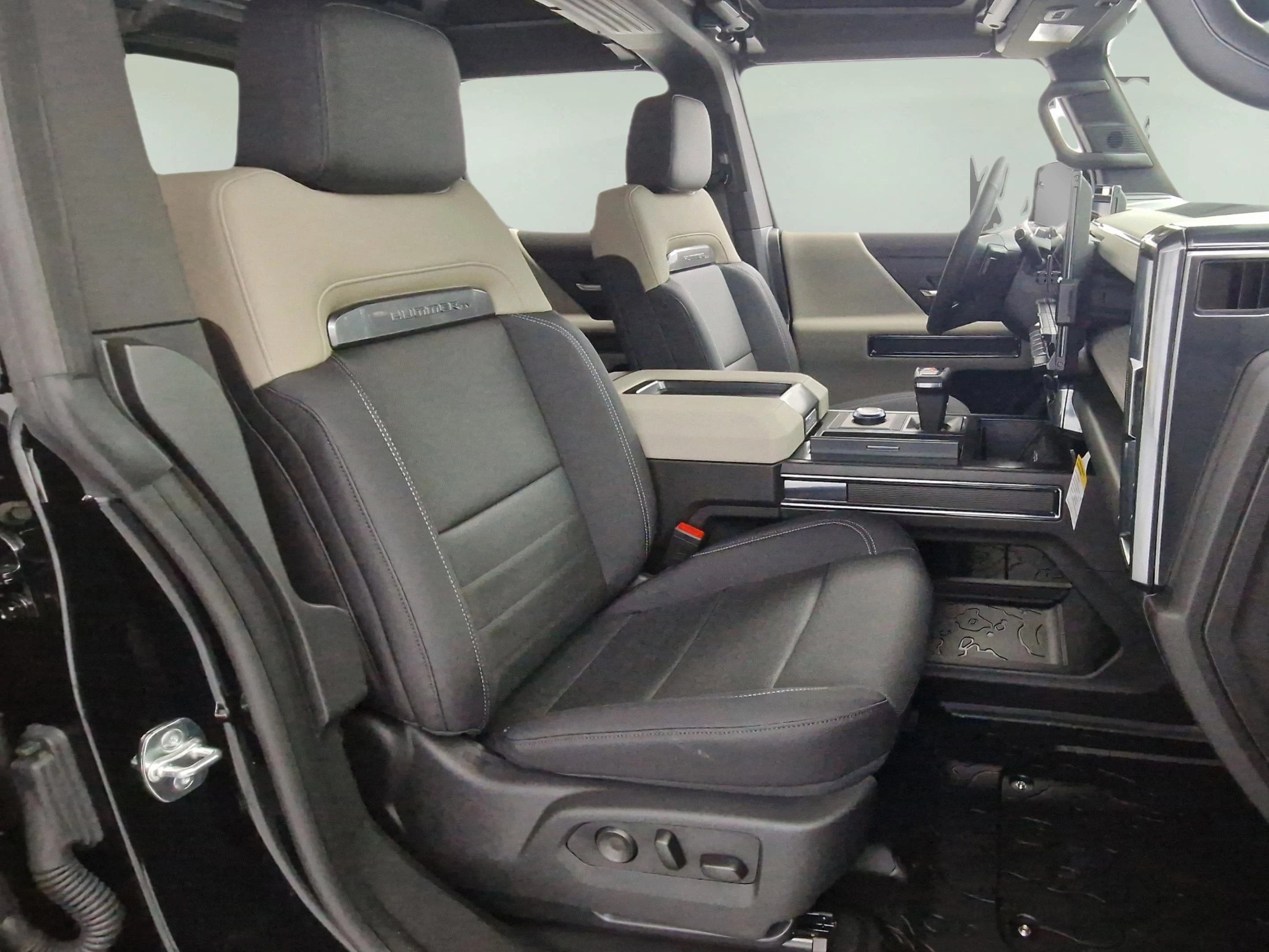 GMC HUMMER EV Pickup 2X e4WD Crew Cab 2026 — side view