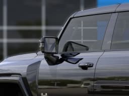 GMC HUMMER EV Pickup 2X e4WD Crew Cab 2026 — side view