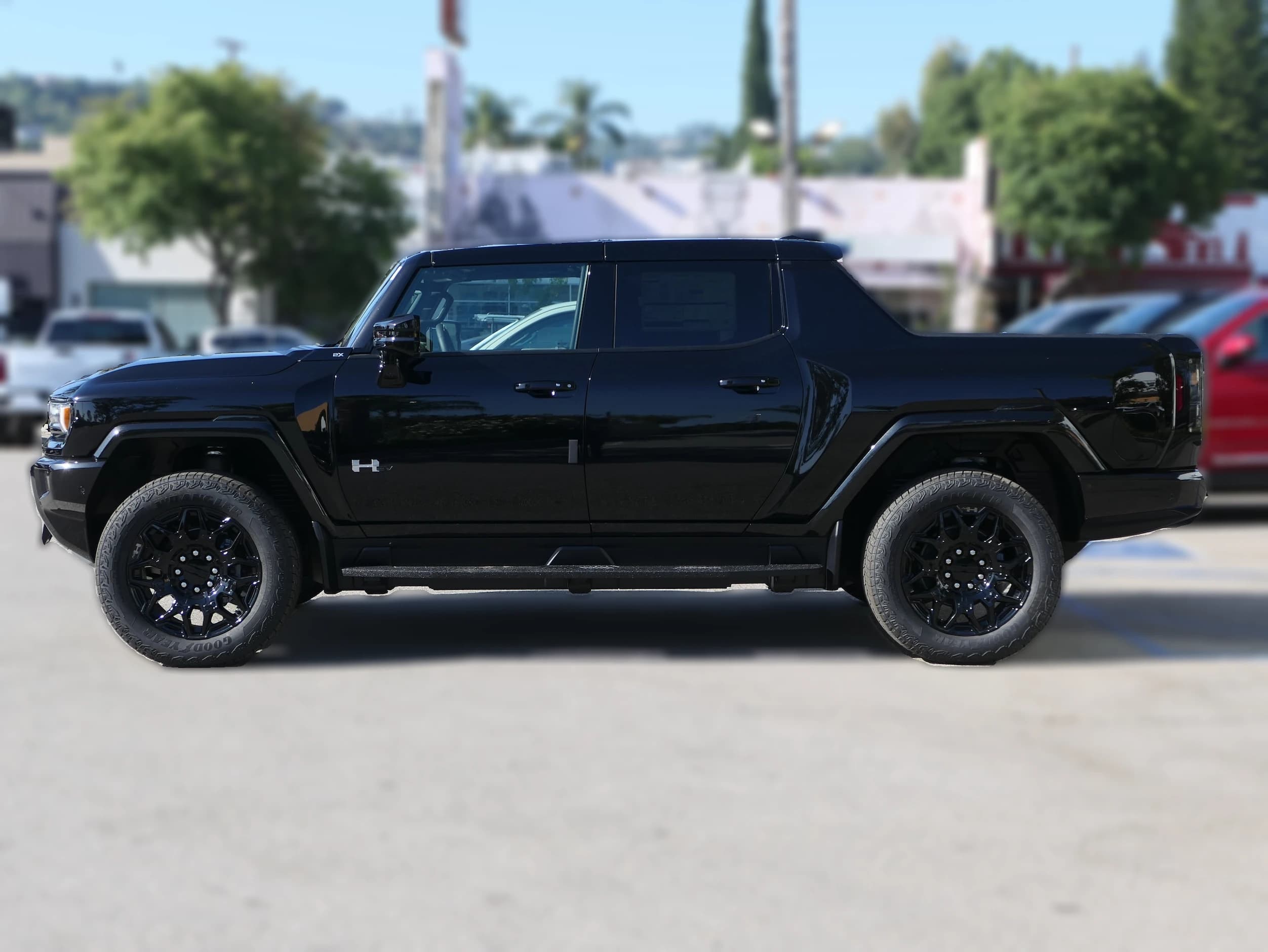GMC HUMMER EV Pickup 2X e4WD Crew Cab 2026 — side view