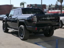 GMC HUMMER EV Pickup 2X e4WD Crew Cab 2026 — side view