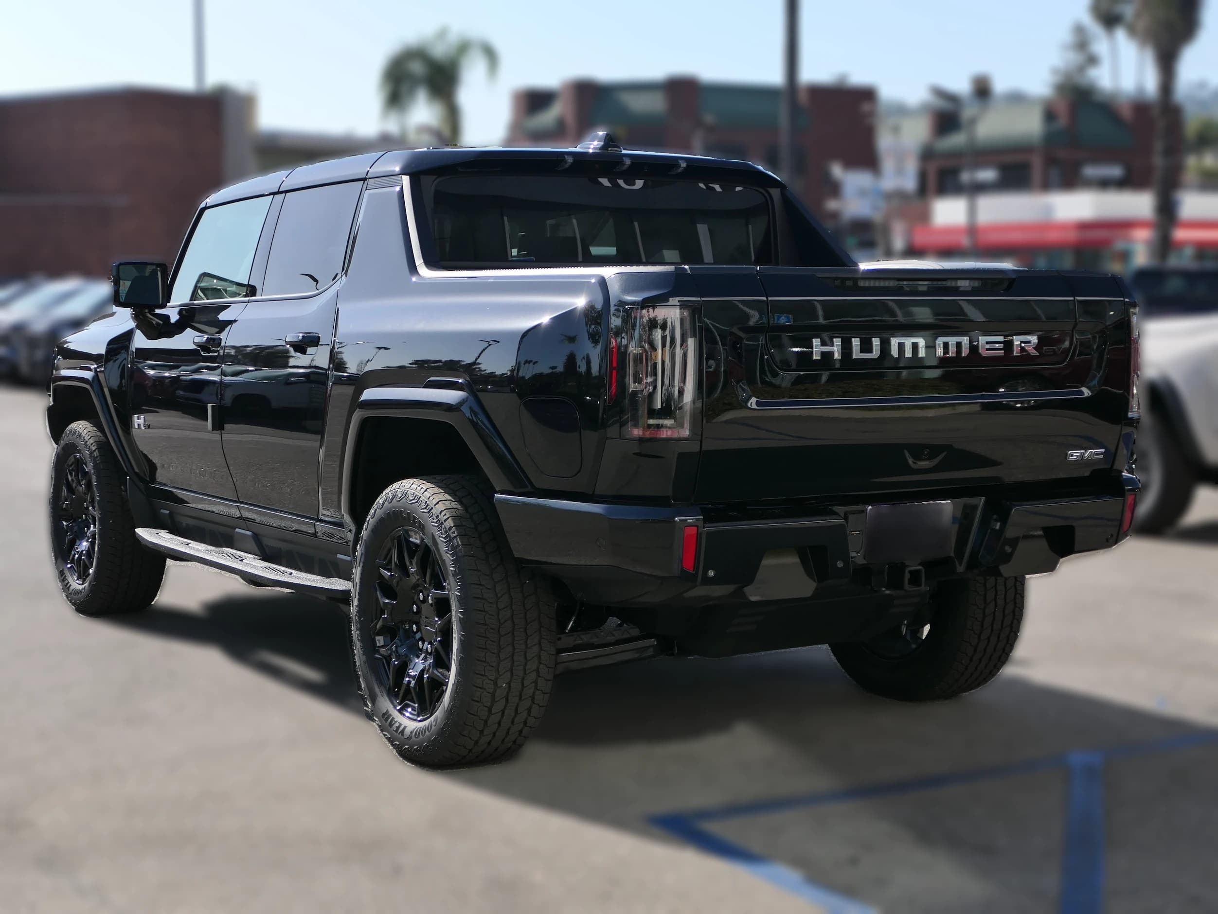 GMC HUMMER EV Pickup 2X e4WD Crew Cab 2026 — side view
