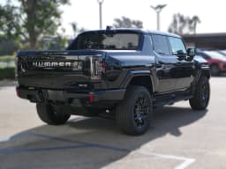 GMC HUMMER EV Pickup 2X e4WD Crew Cab 2026 — side view