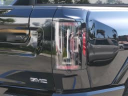 GMC HUMMER EV Pickup 2X e4WD Crew Cab 2026 — side view