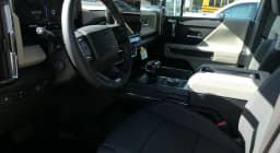 GMC HUMMER EV Pickup 2X e4WD Crew Cab 2026 — side view
