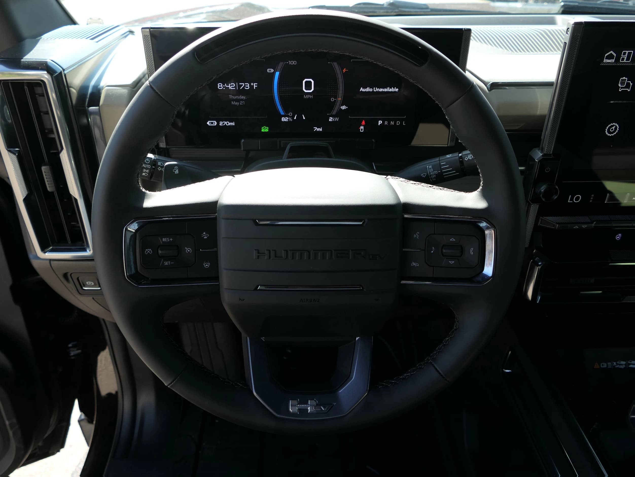 GMC HUMMER EV Pickup 2X e4WD Crew Cab 2026 — side view