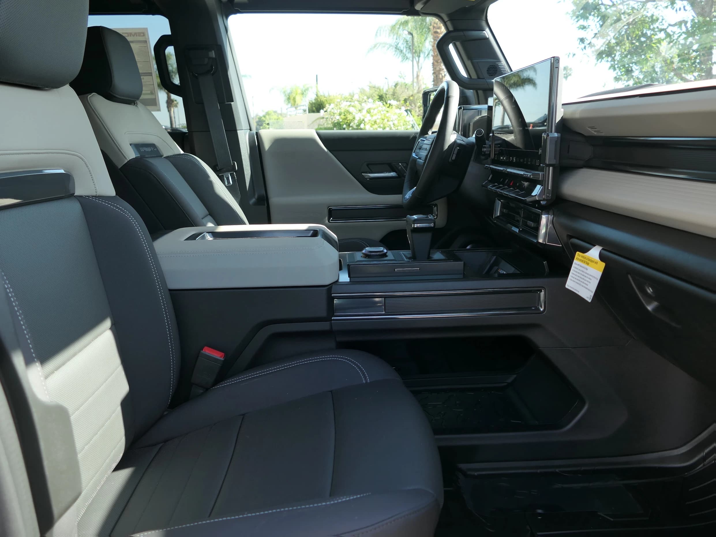 GMC HUMMER EV Pickup 2X e4WD Crew Cab 2026 — side view
