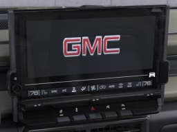 GMC HUMMER EV Pickup 2X e4WD Crew Cab 2026 — side view
