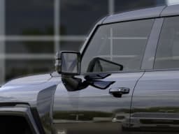 GMC HUMMER EV Pickup 2X e4WD Crew Cab 2026 — side view