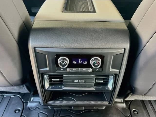 GMC HUMMER EV Pickup 2X e4WD Crew Cab 2026 — side view