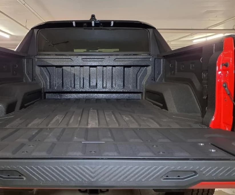 GMC HUMMER EV Pickup 2X e4WD Crew Cab 2026 — side view